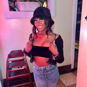 Meet your Posher, Fatima